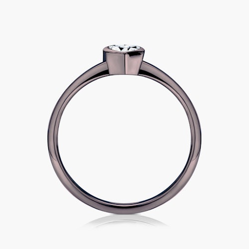 Pierścionek zaręczynowy Pure: czarne złoto, diament w szlifie serce